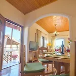 Traditional Sophia's Family House Casa de Férias